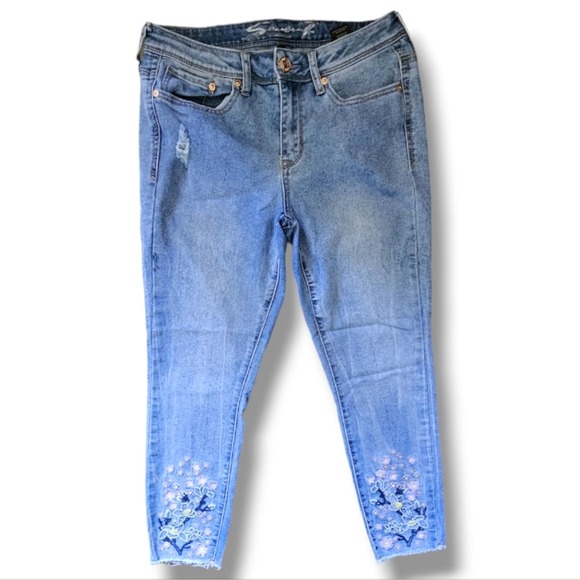 Seven Medium Wash High-Waisted Floral Embroidered Raw Hem Cropped Skinny Jeans - Picture 6 of 6